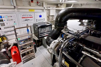 Sempre Grati 66 2009 85 Azimut Flybridge - Engine Room (8)