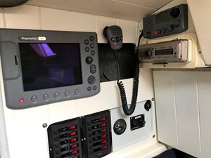 Tapa's Knot Working 33 Raymarine C80 GPS and panel