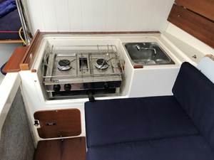 Tapa's Knot Working 37 galley stove and sink