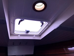 Tapa's Knot Working 50 v-berth skylight hatch
