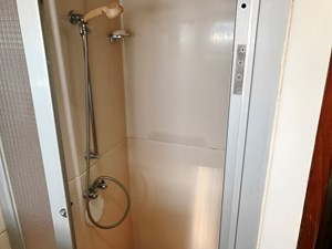 Knotned 54 ensuite shower