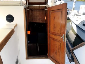Knotned 16 companionway to salon