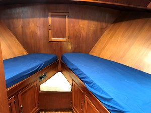Knotned 55 forward v-berth