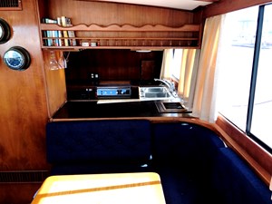 Knotned 34 dinette pass through to galley