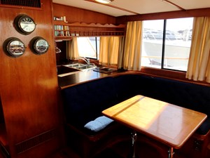 Knotned 32 dinette with convertible hi/lo table sleeper