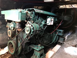 Knotned 37 starboard Volvo engine