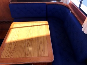 Knotned 35 L-shaped dinette converts to sleep two