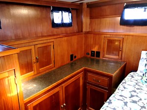 Knotned 45 starboard stowage