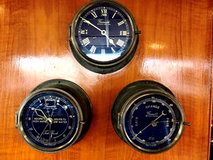 Knotned 31 Time and Tide instruments