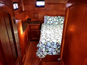 Knotned 43 aft master stateroom