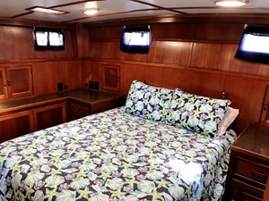Knotned 47 starboard aft quarter