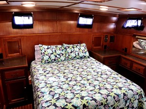 Knotned 48 New queen mattress and new teak