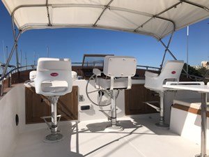 Knotned 60 3 new flybridge helm chairs and Bimini