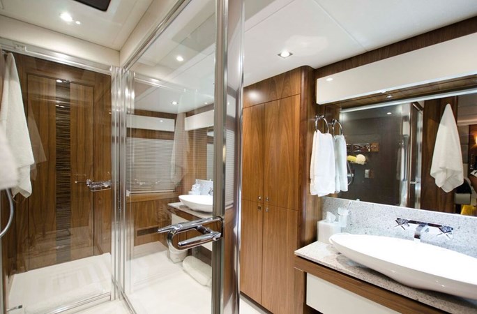 115-2015-Sunseeker-Sport-Yacht-22