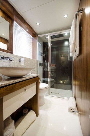 115-2015-Sunseeker-Sport-Yacht-15