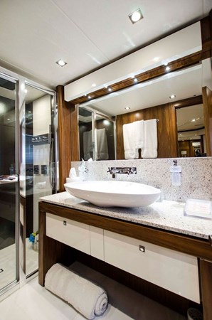 115-2015-Sunseeker-Sport-Yacht-18