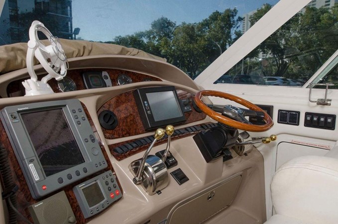 39-2004-Sea-Ray-Motor-Yacht-09