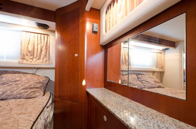 39-2004-Sea-Ray-Motor-Yacht-18