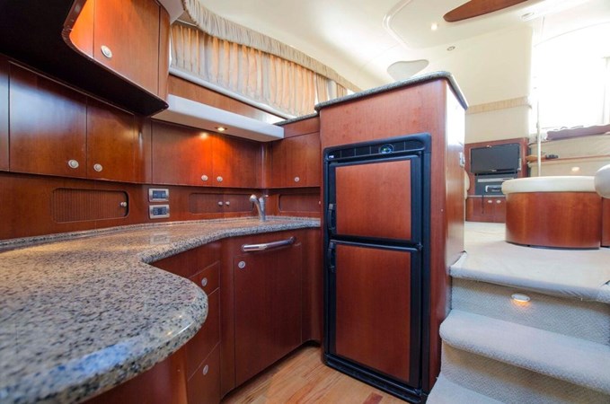 39-2004-Sea-Ray-Motor-Yacht-15