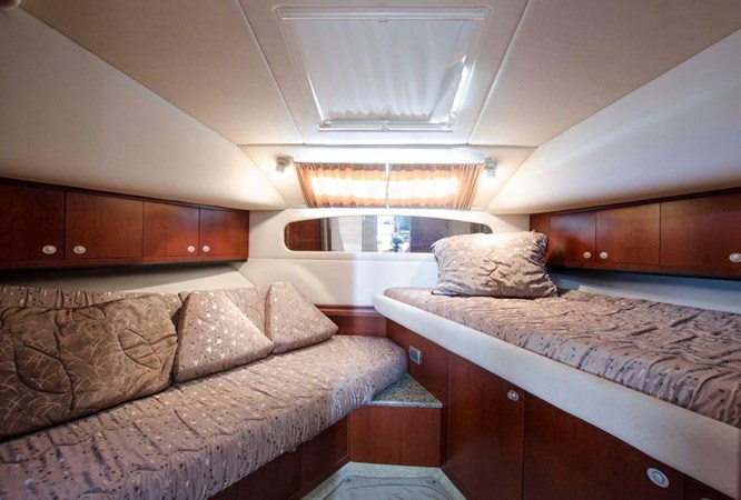 39-2004-Sea-Ray-Motor-Yacht-17