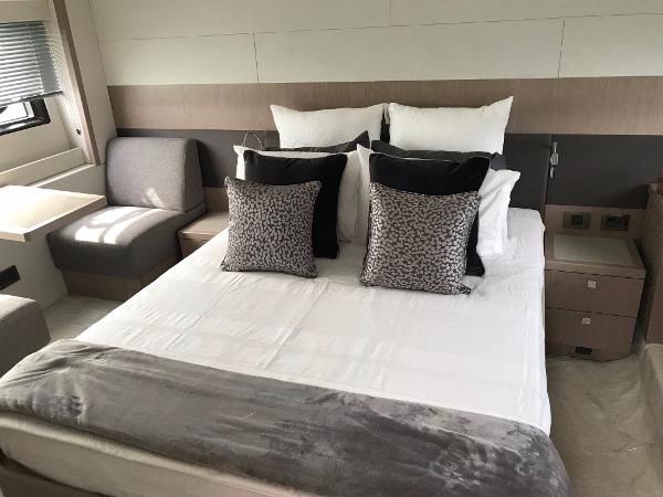 54-2019-Sunseeker-Predator-015