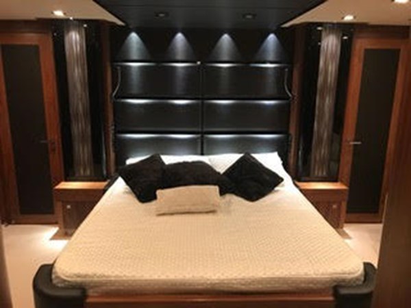 80-2012-Sunseeker-Yacht-17