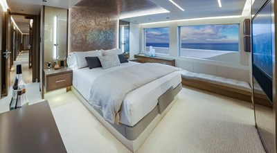 WESTPORT 117 / 35M 8 MASTER STATEROOM