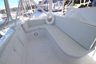 Cajun Queen 40 Flybridge Salon