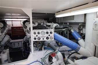 Cajun Queen 33 Engine