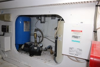 Cajun Queen 38 Engine