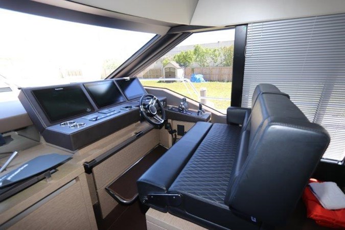 68-2017-Prestige-Motoryacht-13