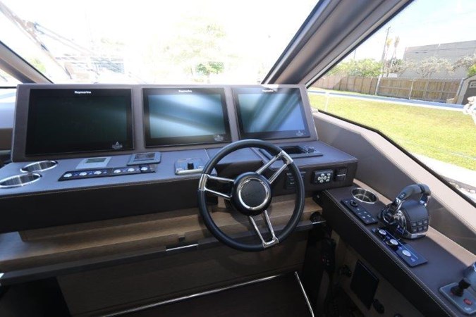 68-2017-Prestige-Motoryacht-15