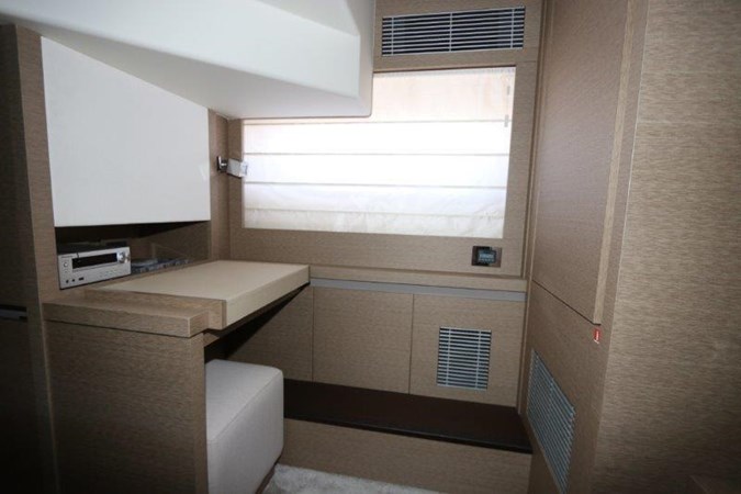 68-2017-Prestige-Motoryacht-24