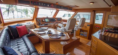 Hooligan V 19 Pilothouse