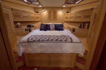 Hooligan V 23 VIP Stateroom