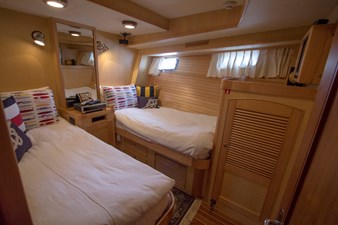 Hooligan V 25 Guest Staterooom