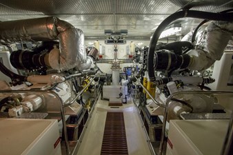 Hooligan V 30 Engine Room