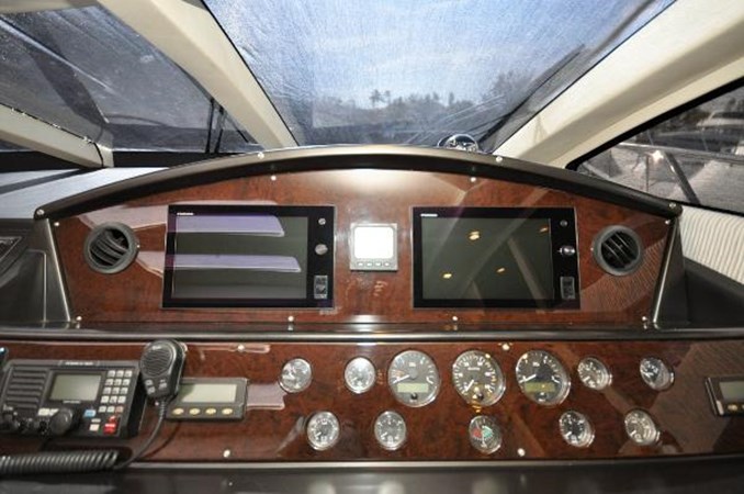 72-2006-Sunseeker-Predator-19