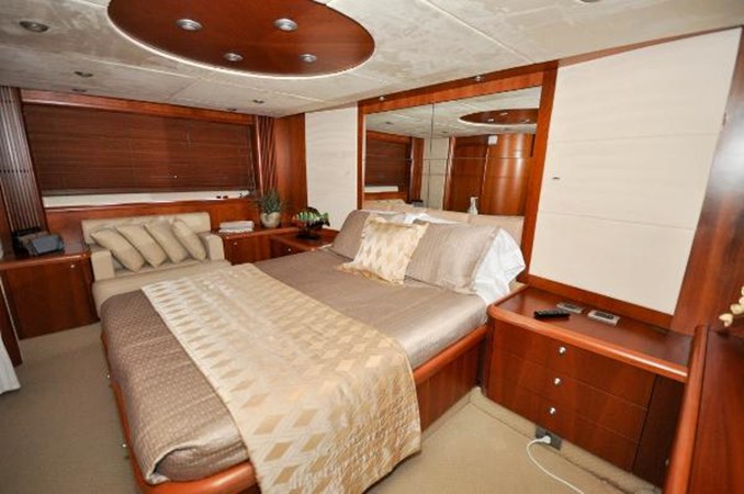 72-2006-Sunseeker-Predator-23