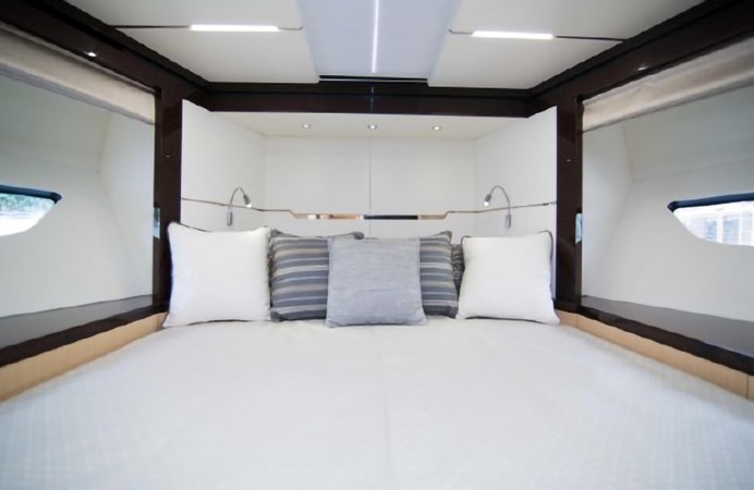 34_2018 68ft Sunseeker Predator