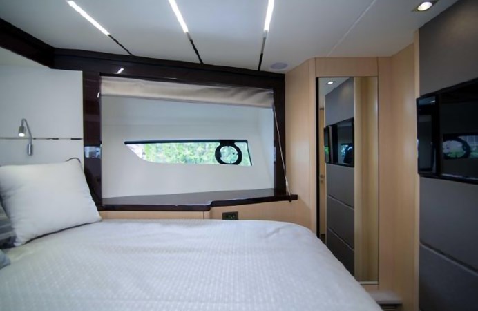 36_2018 68ft Sunseeker Predator