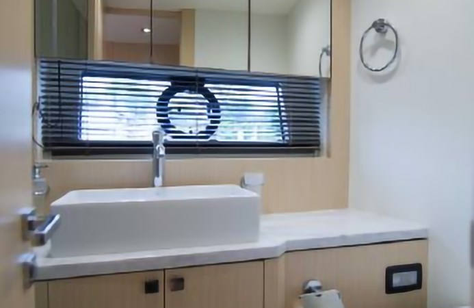 38_2018 68ft Sunseeker Predator