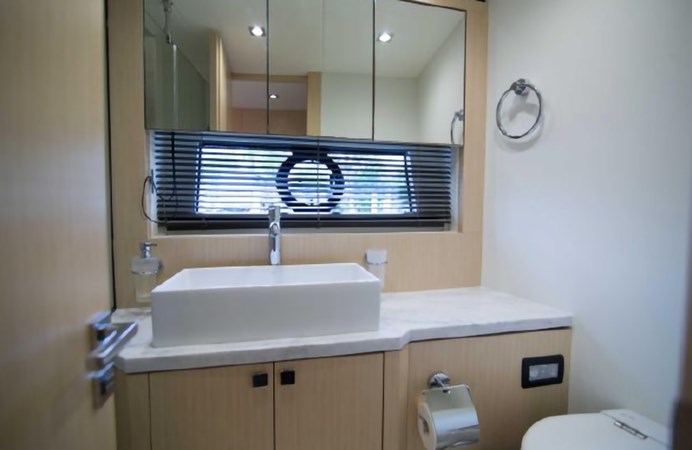 39_2018 68ft Sunseeker Predator