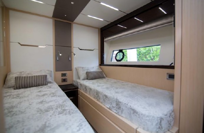 41_2018 68ft Sunseeker Predator