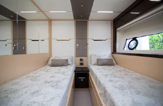 42_2018 68ft Sunseeker Predator