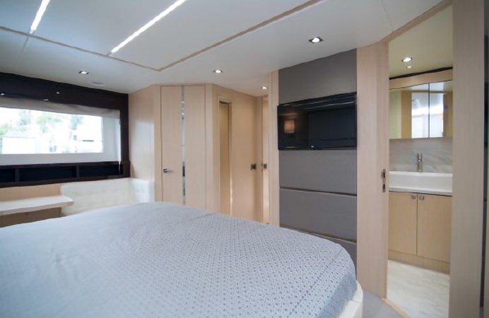 53_2018 68ft Sunseeker Predator