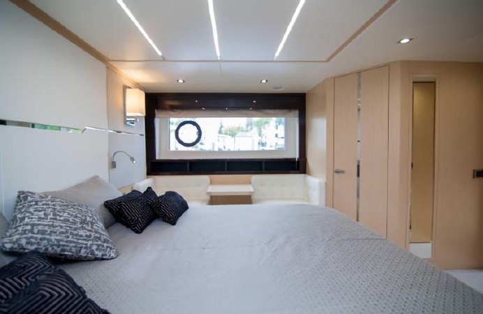 54_2018 68ft Sunseeker Predator