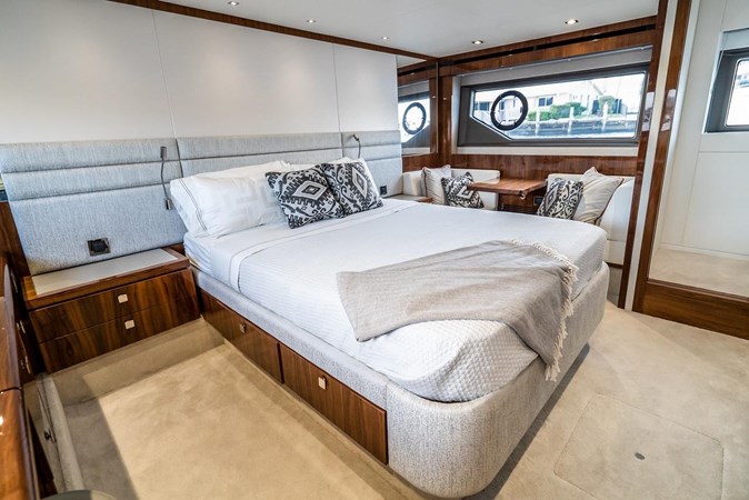 14_2019 66ft Sunseeker Manhattan