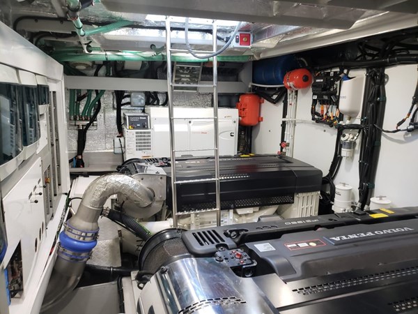 27_2019 66ft Sunseeker Manhattan