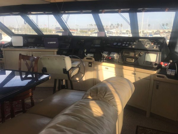 65-1989-Custom-La-Conner-Sky-Lounge-11